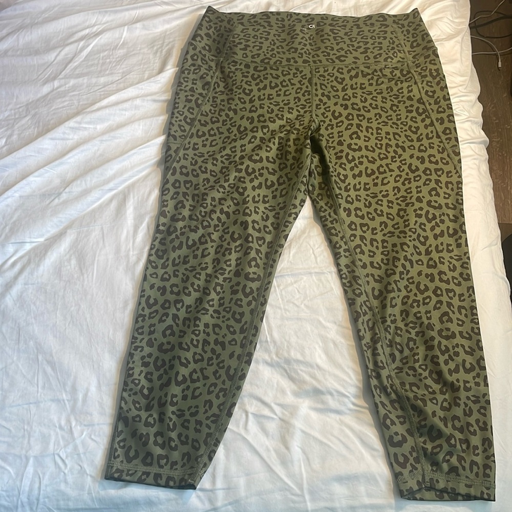 GapFit Sculpt Revolution leggings, size XL regular.